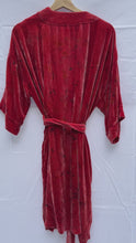 Load and play video in Gallery viewer, Pure Silk Velvet Robe - size S (open sizing)
